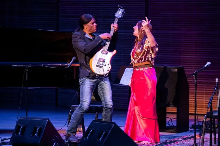 Sibiu: Impromptu - Teodora Brody & Stanley Jordan – Concerte pe Acoperis