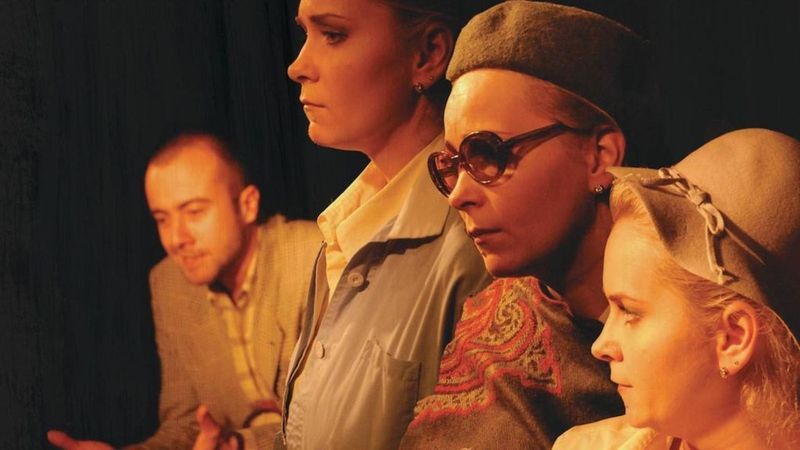 Petrosani: Un barbat si mai multe femei